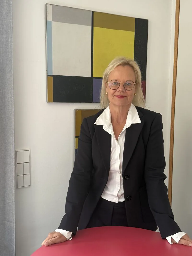 Ingrid Marold in den MAROLD-Büroräumen